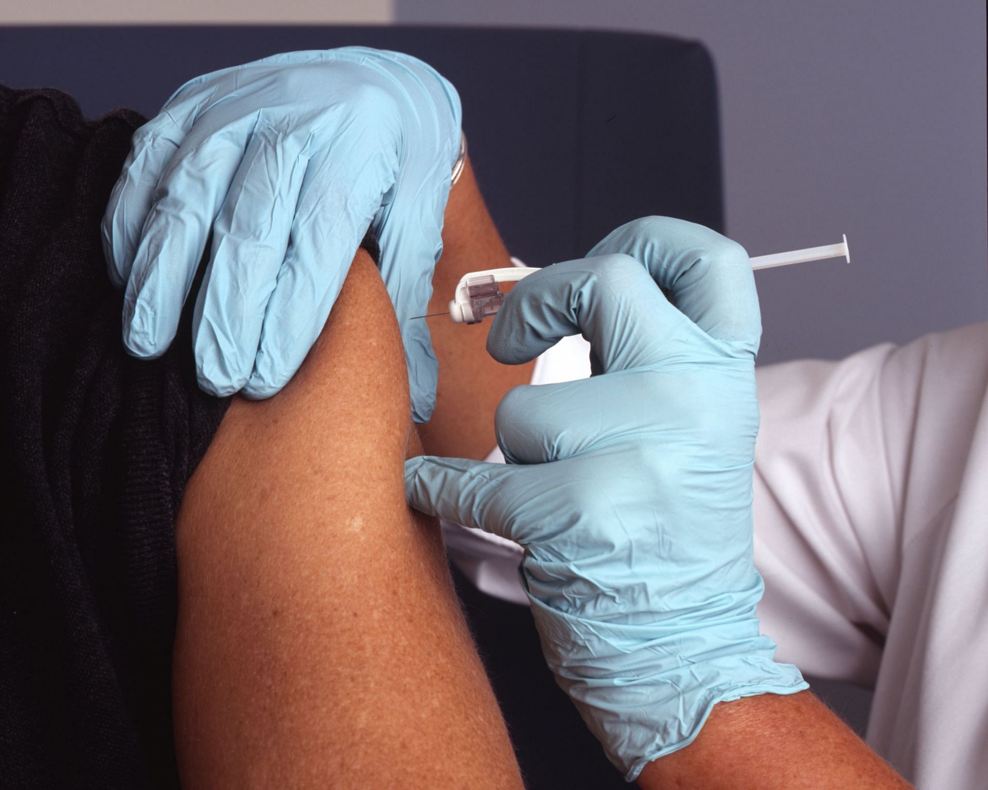 Vaccination is recommended for those who are not vaccinated. (Image via Unsplash/NCI)